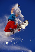 滑雪在半空中图片素材