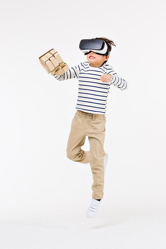 韓國，兒童(人類年齡)，虛擬現實模擬器(計算機設備)，VR設備，游戲，動作，機器人手臂圖片素材