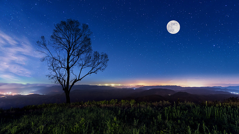 月光下山區夜晚景色圖片素材
