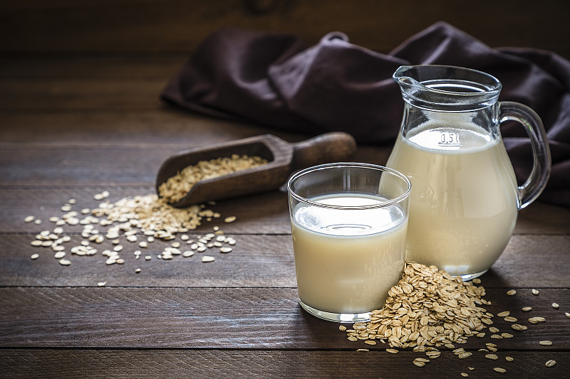 燕麥牛奶-新鮮的有機和素食飲料圖片素材