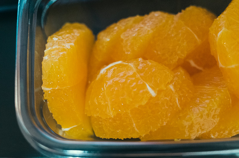 在碗里的橙子的高角度視圖圖片素材