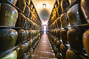 中国白酒酒坛酒窖图片素材