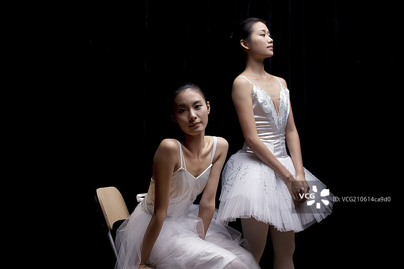 跳芭蕾舞的亚洲女孩图片素材
