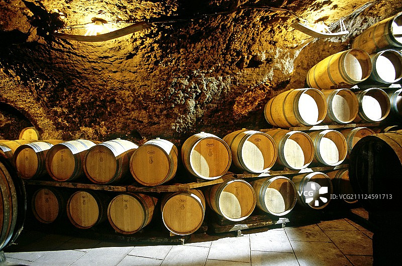 法国普罗旺斯西蒙酒庄的酒窖图片素材