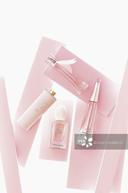 粉色香水瓶和粉色装饰图片素材