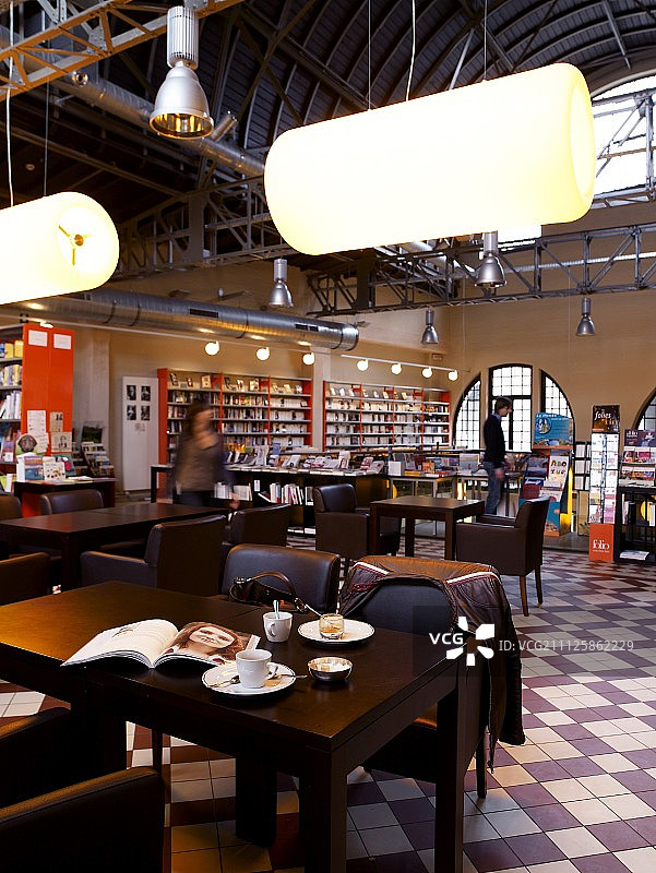 布鲁塞尔“鞣皮女工”餐厅的图书馆图片素材