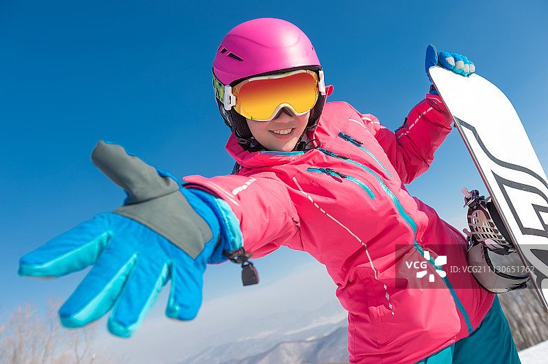 滑雪的年轻女性图片素材
