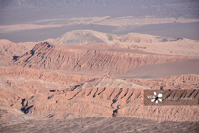 高山和岩石沙漠的景观图片素材