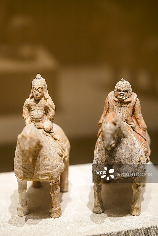 西安陕西博物馆骑马武士俑图片素材