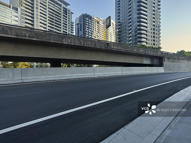 白天的城市高速公路环境图片素材