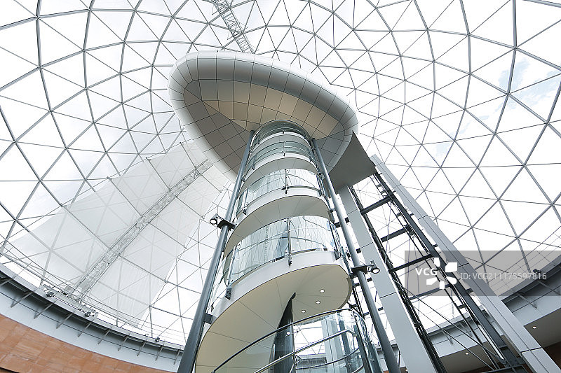 贝尔法斯特玻璃建筑与螺旋观光电梯图片素材