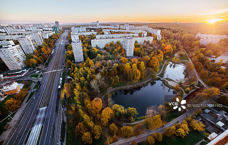 莫斯科公园全景，鸟瞰图在秋季图片素材