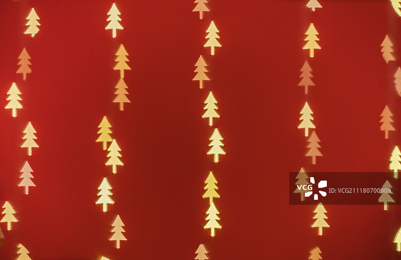 红色背景前的圣诞节图案图片素材