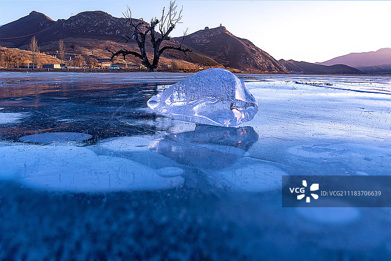 冰是融化得水图片素材
