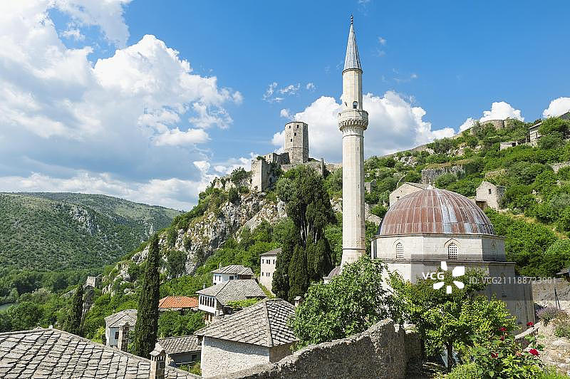 中世纪城堡遗址和14世纪的Hajji Alija清真寺，Pocitelj，波斯尼亚和黑塞哥维那，欧洲图片素材
