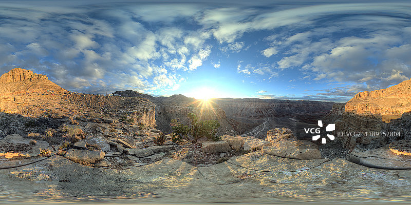 360掳 HDRI showing a plateau overlooking canyon in United States图片素材