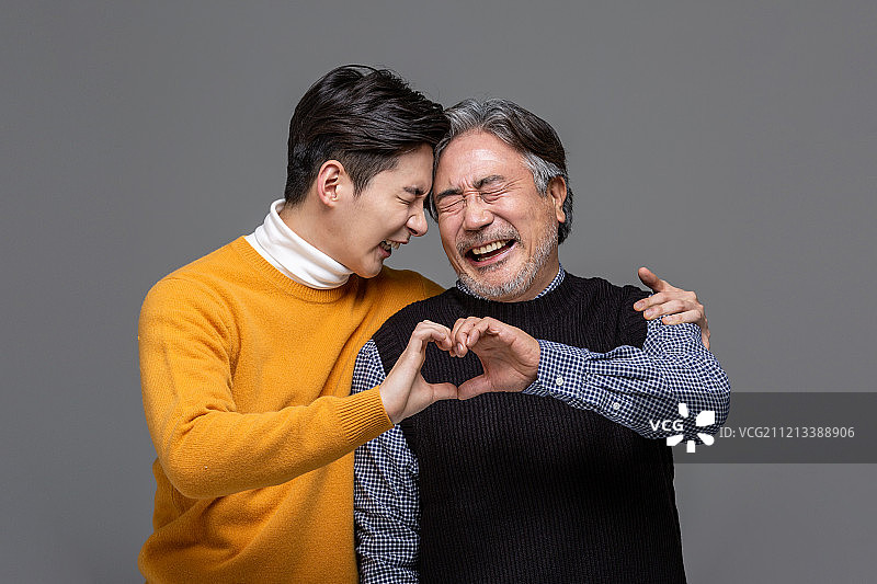 韩语，爸爸，儿子，家庭，微笑，大笑，明亮的面部表情，心图片素材