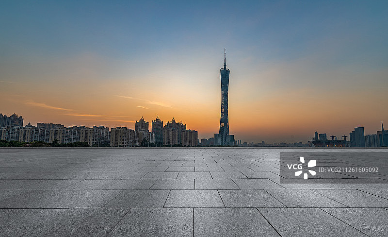 广州市中心城市天际线高楼大厦经济金融区地板汽车广告背景图图片素材