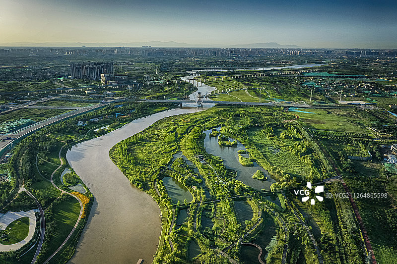 无人机航拍西安沣东生态湿地图片素材
