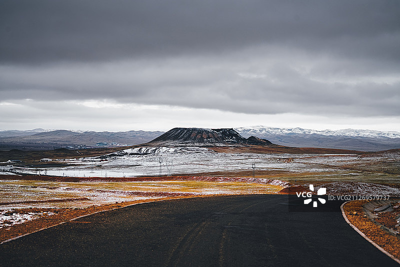 遥远的炼丹炉+内蒙古乌兰察布市察右后旗乌兰哈达火山群图片素材