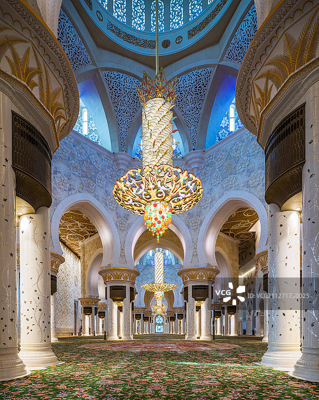 阿联酋阿布扎比谢赫扎耶德大清真寺白天室内宫殿全景拍摄图片素材