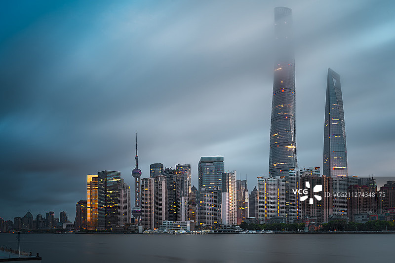 上海外滩陆家嘴城市建筑夜景风光图片素材