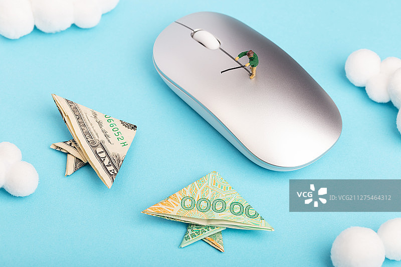 毛球云朵科技鼠标上钓钱的小人图片素材