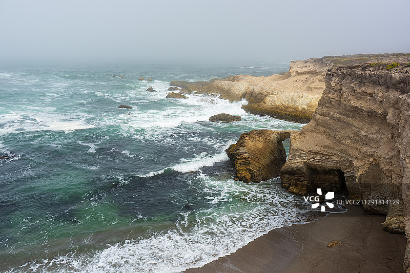 海岸鸟瞰图与悬崖，洛斯奥索斯，美国图片素材