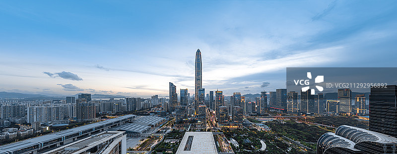 深圳城市天际线的黄昏图片素材