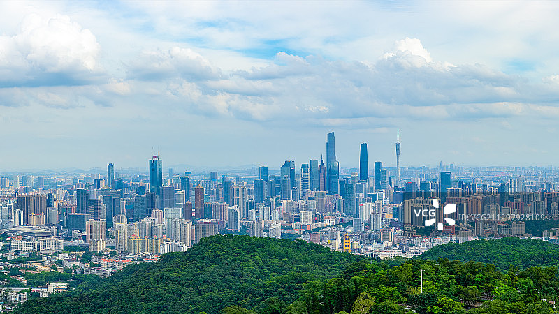 白云山俯瞰广州城市风光全景图片素材