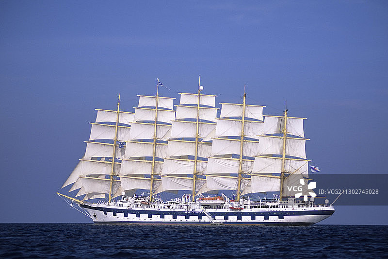 全帆皇家快船在意大利地中海航行图片素材