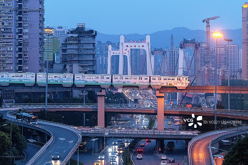 重庆市城市建筑轻轨2号线图片素材