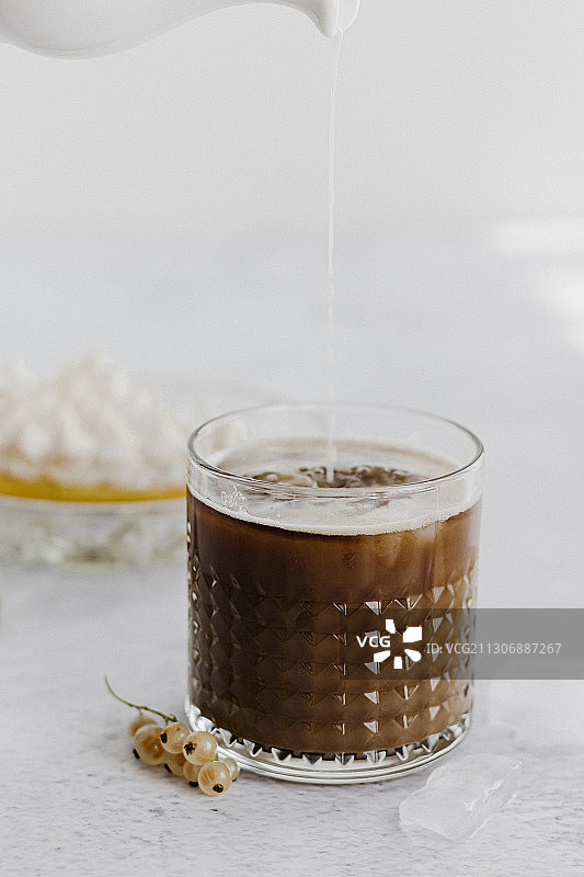 冰咖啡和燕麦饮料图片素材