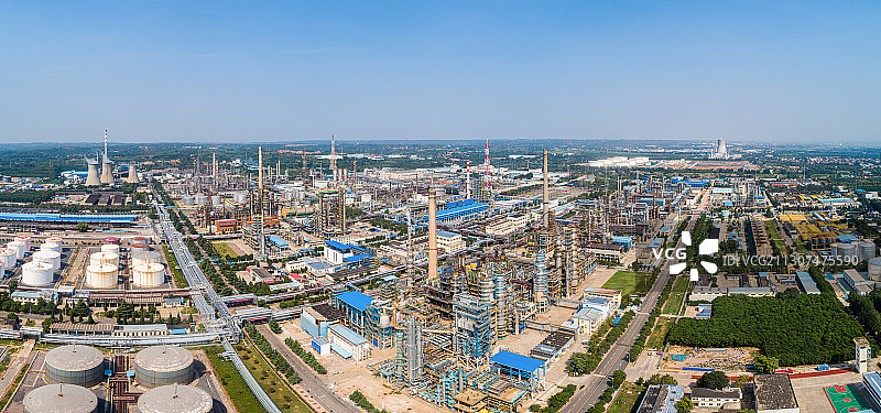 石油化工，炼油厂，石油工业工厂航拍全景图图片素材