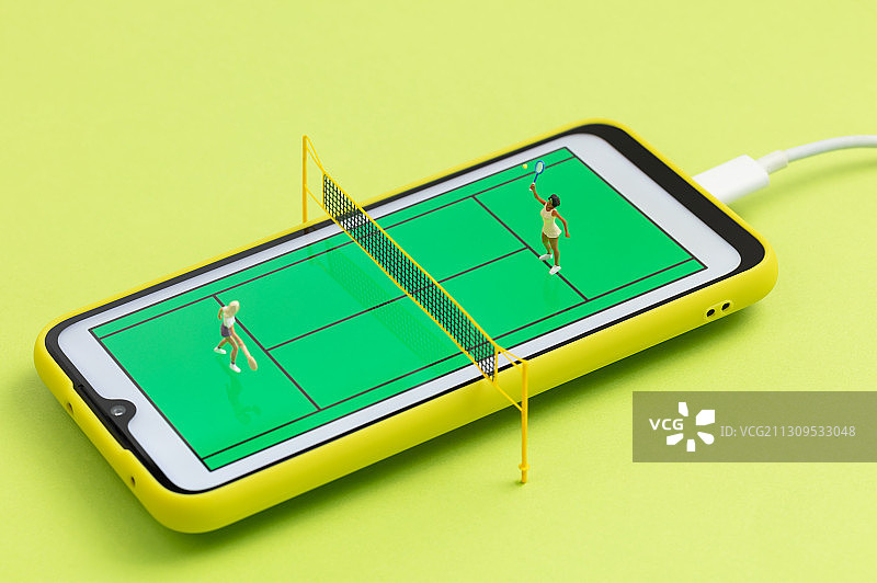 手机屏幕上的迷你网球场网球运动员直播图片素材
