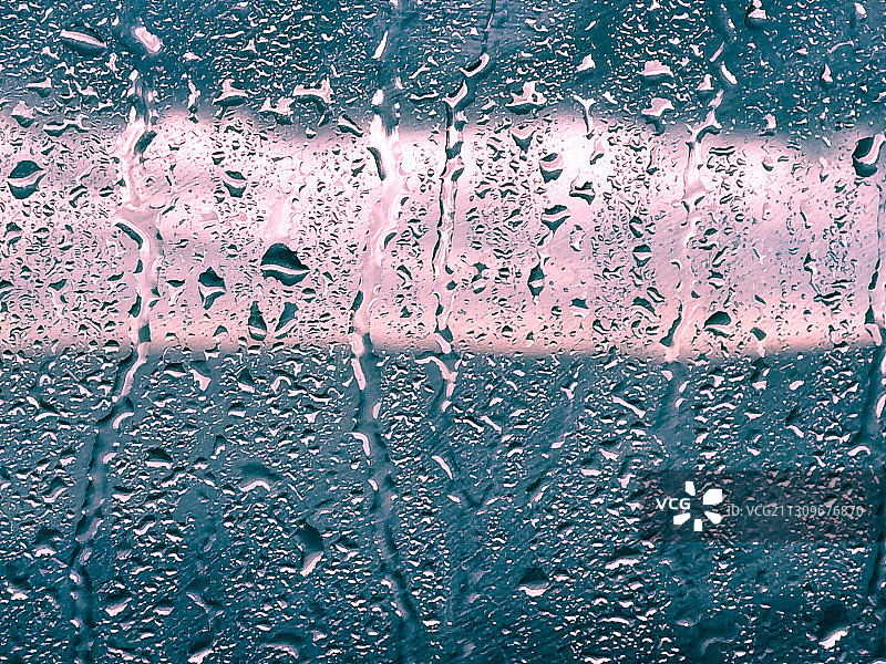 雨后车窗上的水珠图片素材