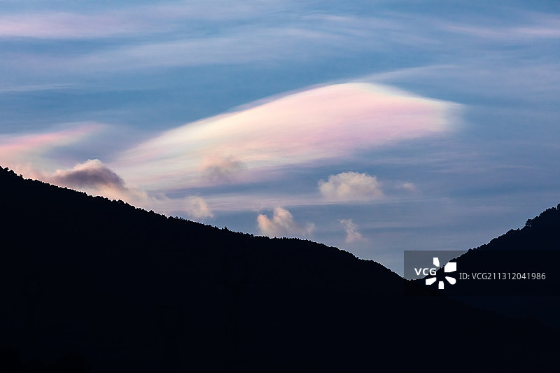 七彩云、日华5  太阳光与云彩中的冰晶结构产生的气象图片素材