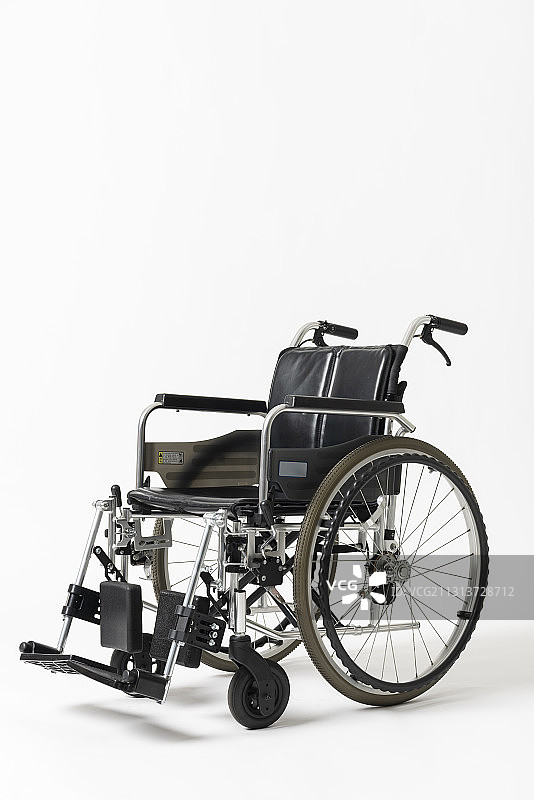 在白色背景上的轮椅侧视图图片素材