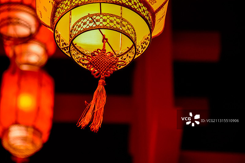 春熙路迎春节灯笼与中国结图片素材