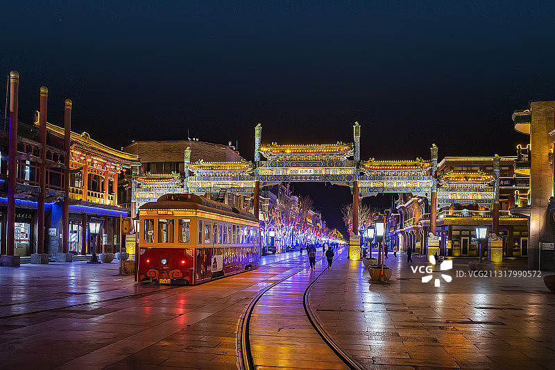 2021春节北京前门步行街张灯结彩图片素材