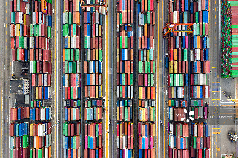 航拍货运港口集装箱码头图片素材