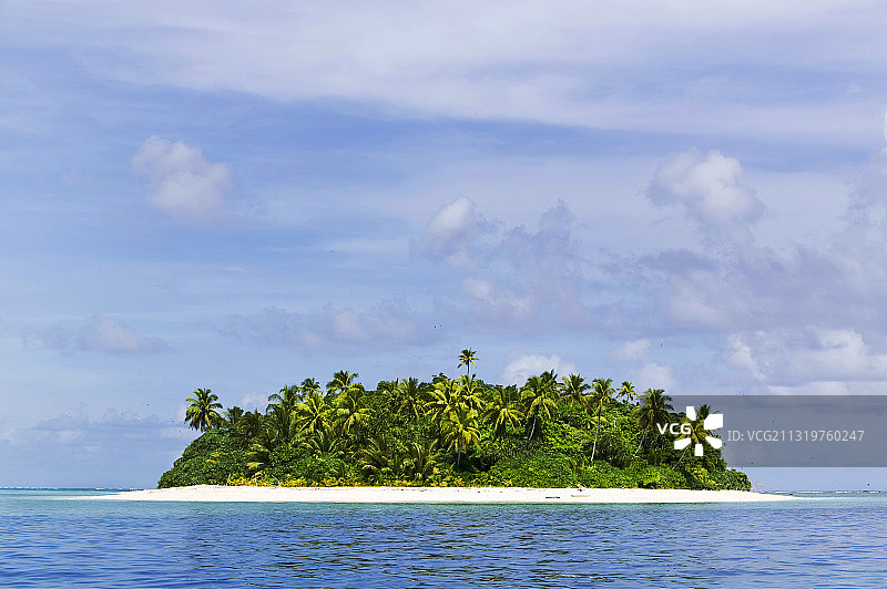 图瓦卢富纳富提环礁附近的一个小岛。图片素材