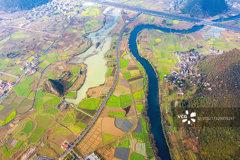 航拍贵州安顺最美乡村小河湾的春天图片素材