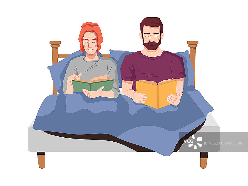 一对年轻夫妇在睡觉前在床上看书图片素材