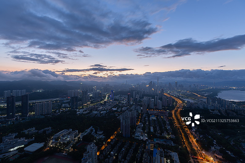 中国深圳市早上的日出时分图片素材