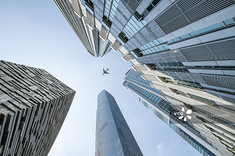 飞机和城市商业建筑图片素材