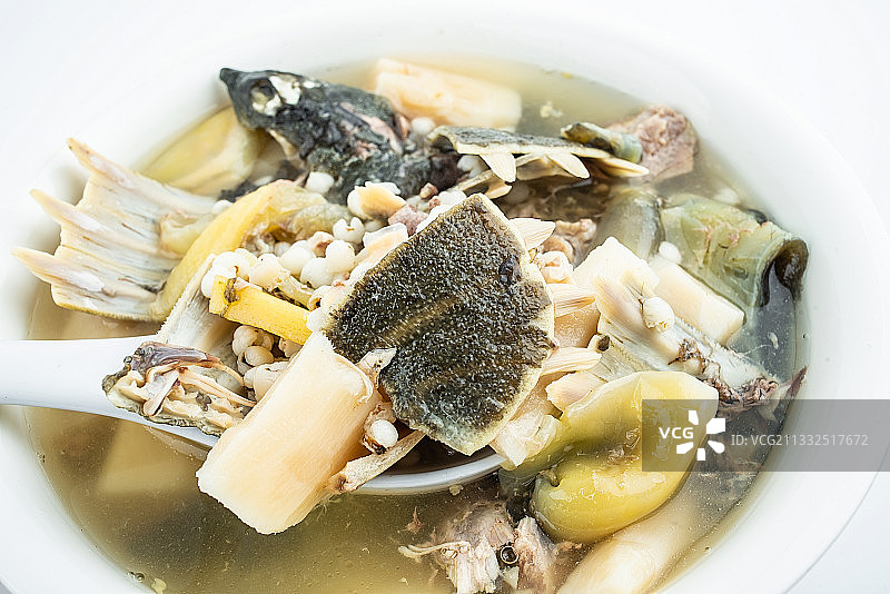 营养美味的山药薏米甲鱼汤图片素材
