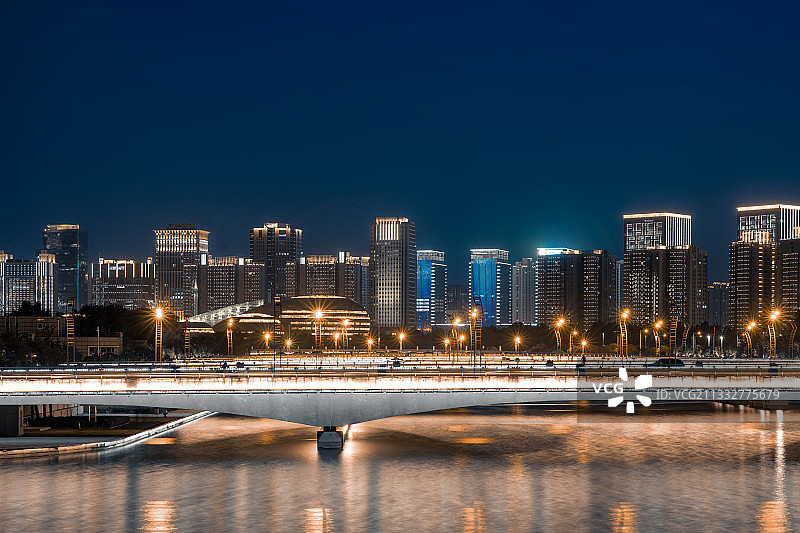 郑州CBD内环如意湖桥夜景图图片素材