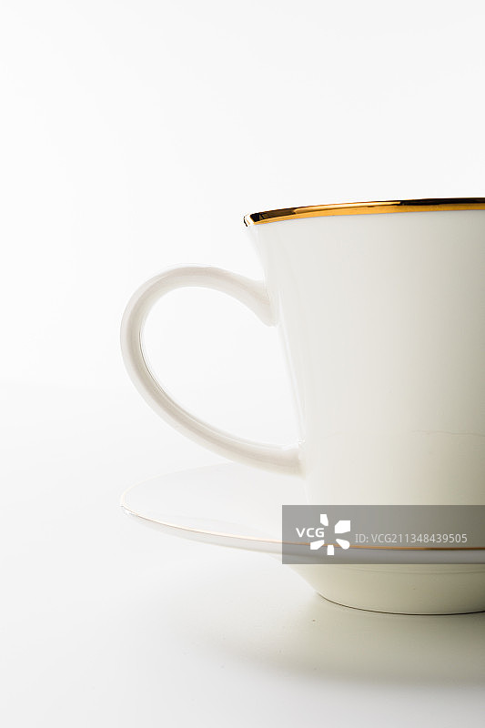 金边白色陶瓷咖啡杯碟图片素材