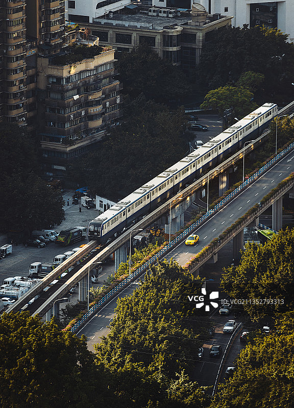 重庆市轨道交通三号线牛角沱交通枢纽轻轨相遇排列全景模式图图片素材